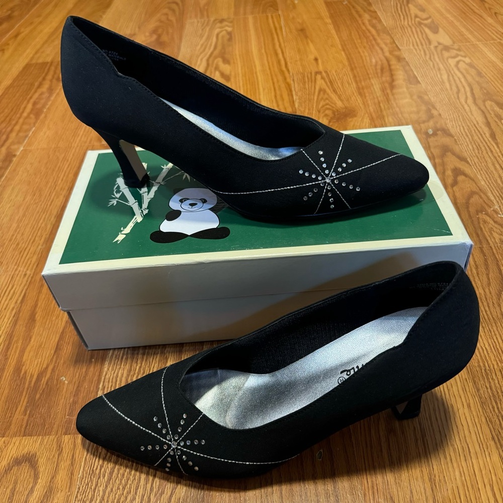 Annie 3” Kitten Heel Pumps in Crystal w Rhinestone Star